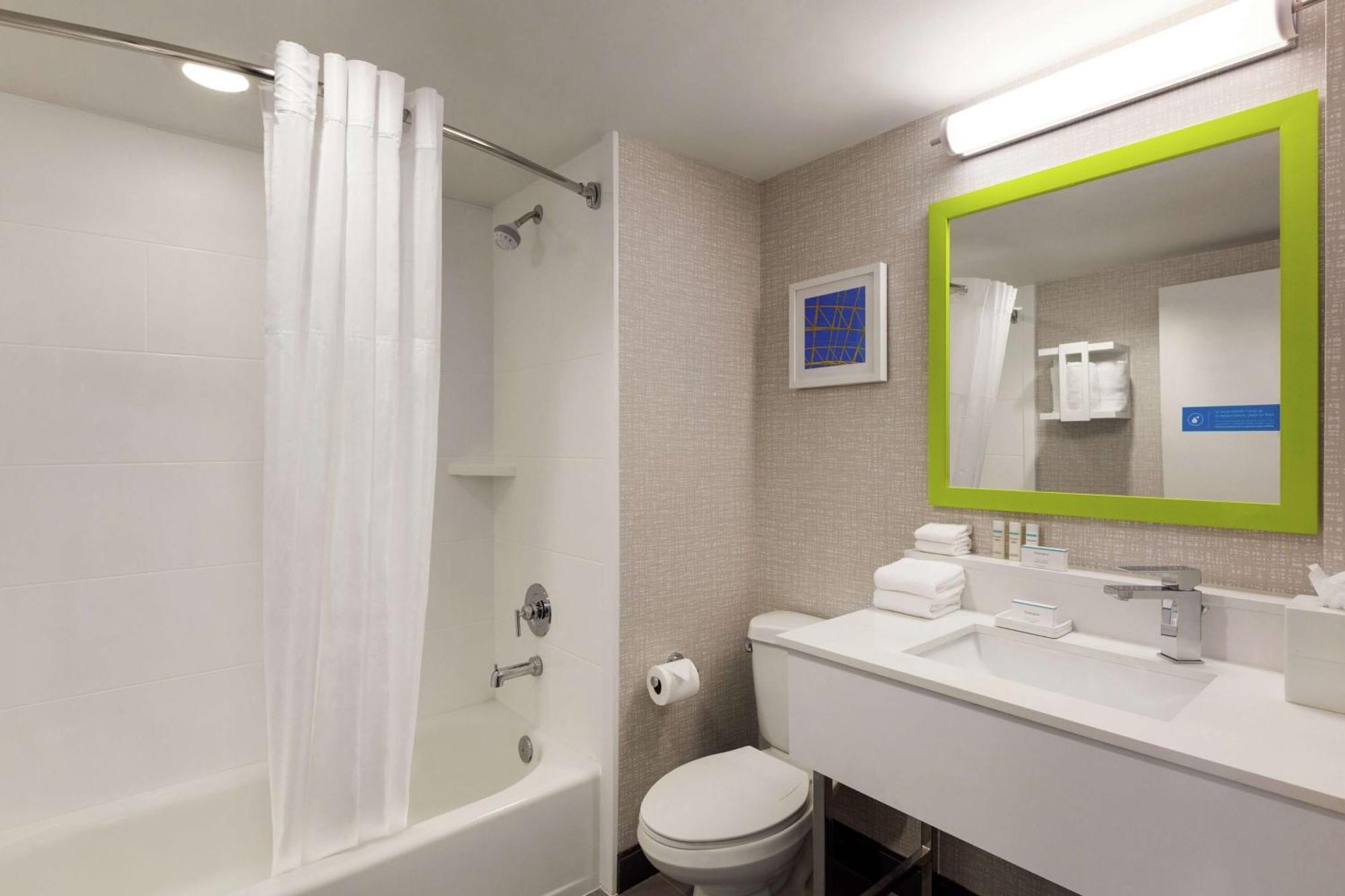 Hampton Inn & Suites Fort Lauderdale Airport Hollywood Exterior photo